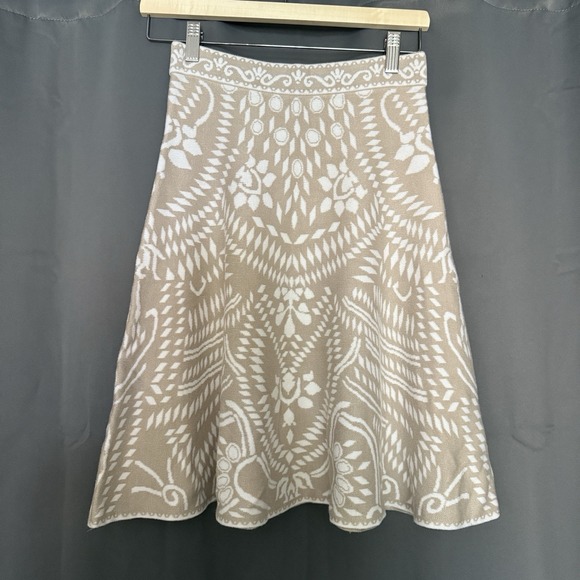 Express Skirt S Beige White Jacquard Knit A-Line Stretch Midi NWT $80 - Picture 1 of 8